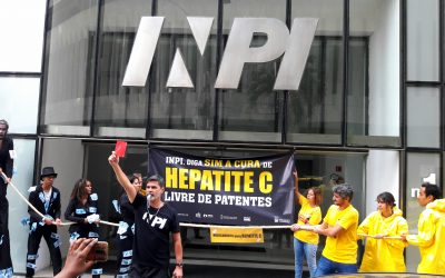 Rio de Janeiro – Em campanha pelo acesso a cura da Hepatite C, ativistas realizam protesto em frente ao INPI