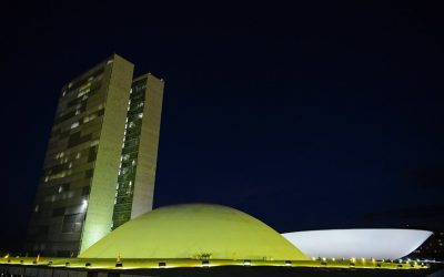 Senado é iluminado com a cor amarela para lembrar luta contra hepatites virais